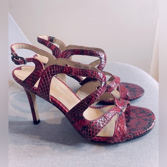 Via Spiga Women's V-Mystique Snake Print Strappy Heel‎ size 6 - Picture 1 of 7